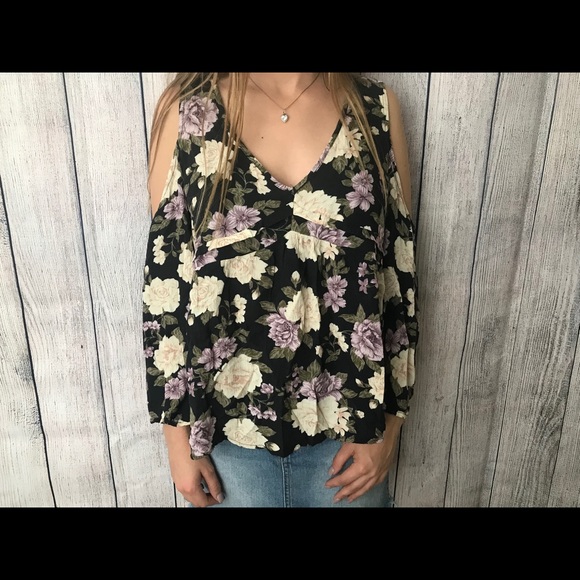 American Eagle Top - Picture 2 of 2